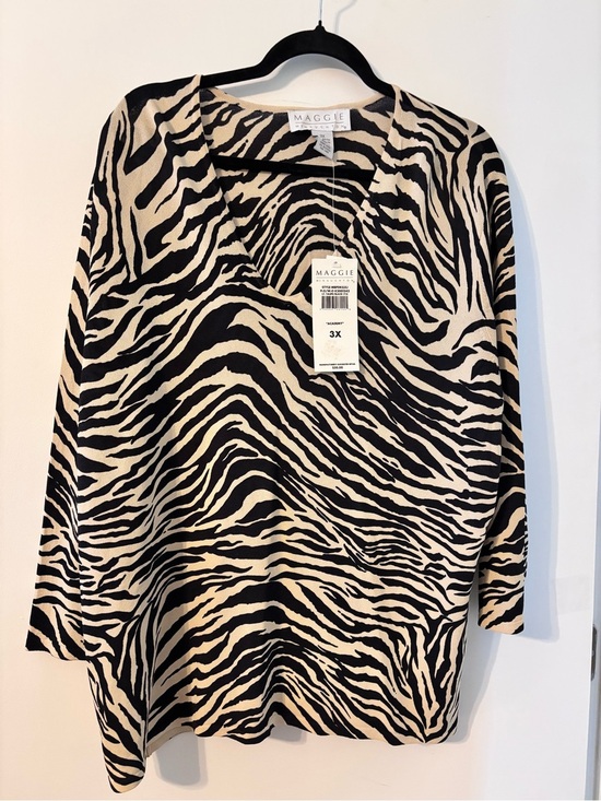 Maggie Mcnaughton Tops - Maggie McNaughton Zebra Print Top in Black & Cream. Stretchy fabric.